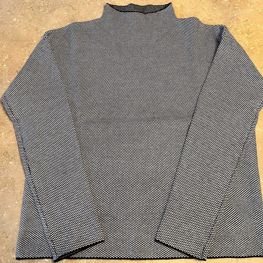 Calvin Klein women’s black and white patterned sweater